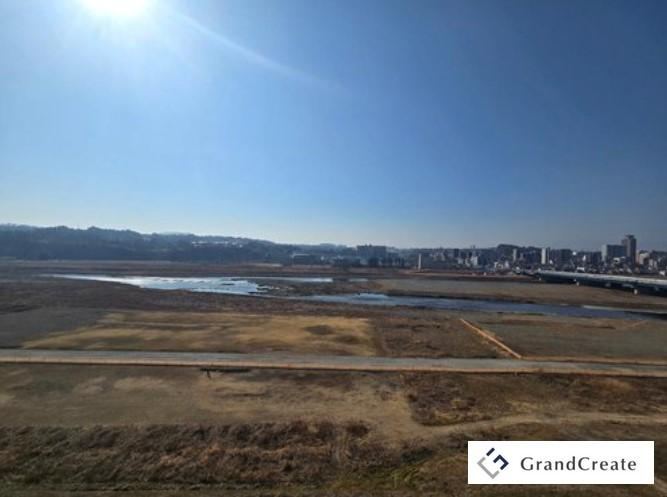 Spacious 4LDK Apartment with Rooftop Balcony - Photo 1