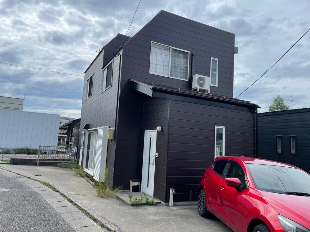 Barrier-Free 3LDK Home with Renovations - Photo 1