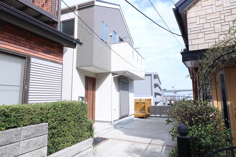 Modern 4LDK with Large Deck in Honmoku Motomachi - Photo 1