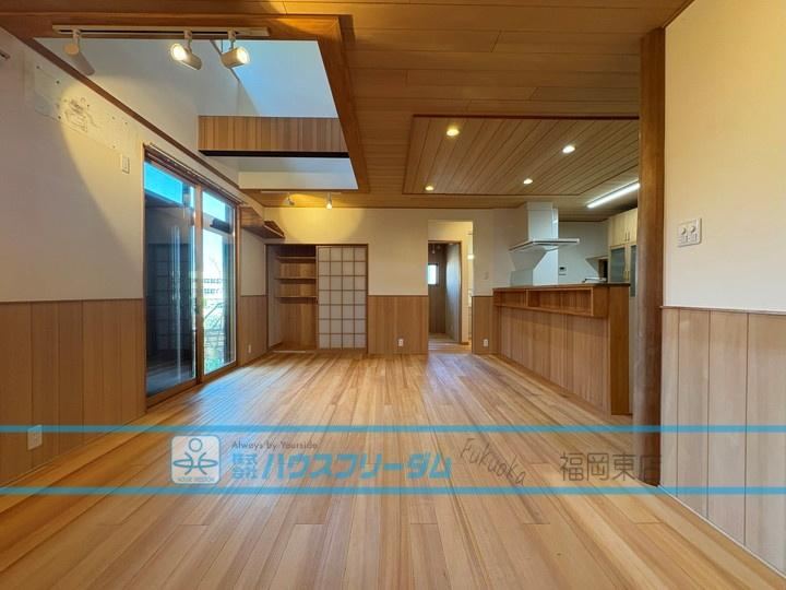 6LDK Home with Spacious Living Areas - Photo 1