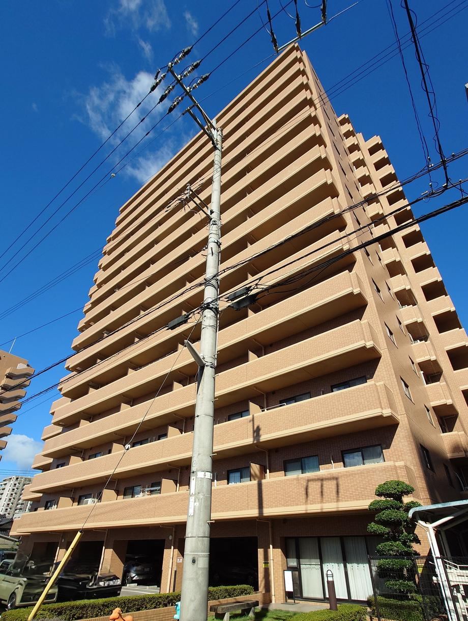 2LDK+S apartment in Matsuyama, Ehime - Photo 1