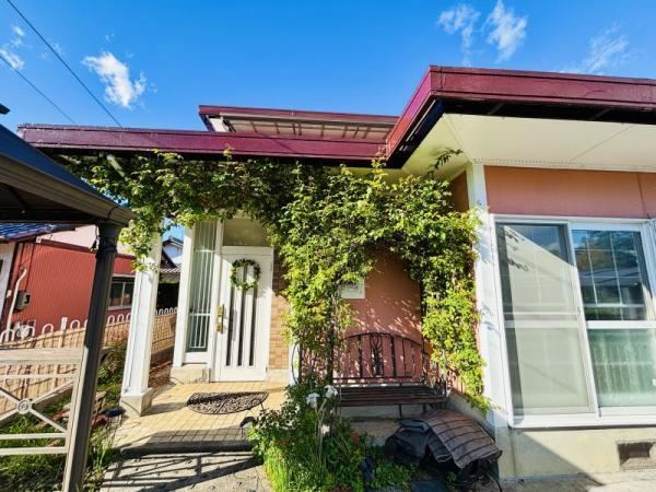 Elegant 4SLDK Home with Ample Storage in Gifu City - Photo 1