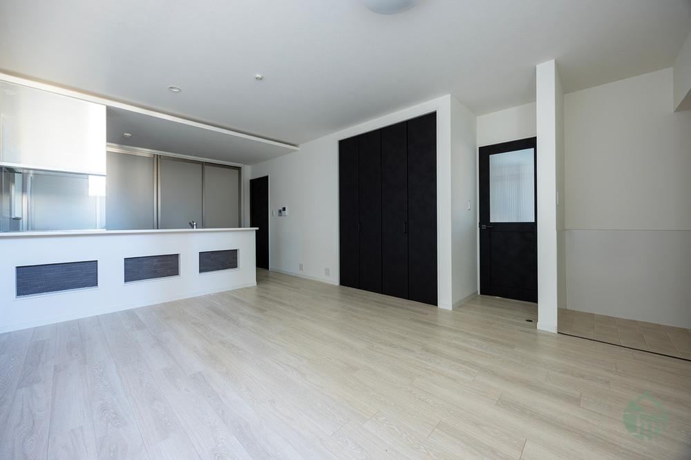 Modern 3LDK House with Large Garage in Tarumi, Kobe - Photo 1