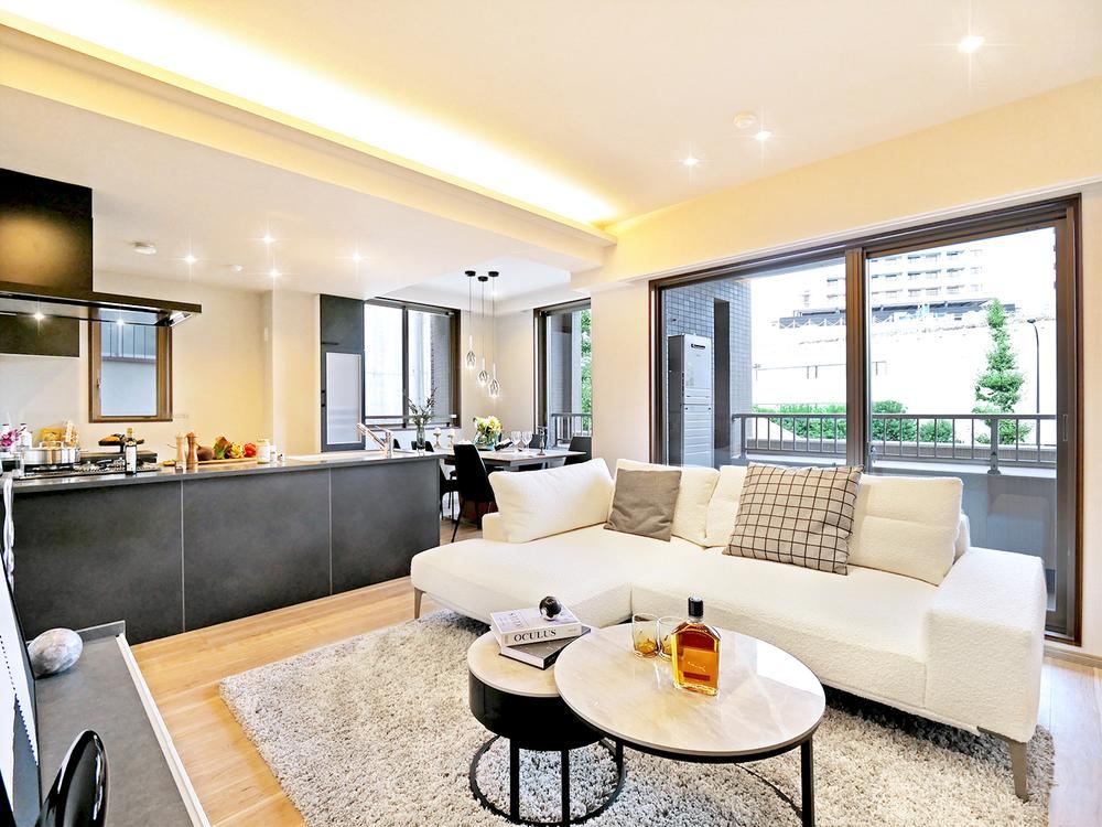 Spacious 3LDK Apartment in Bunkyo - Photo 1