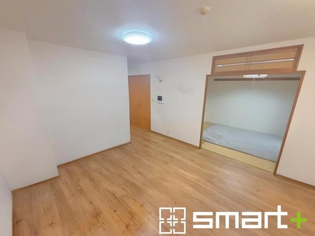Recently Renovated 3LDK Apartment in Toride - Photo 1