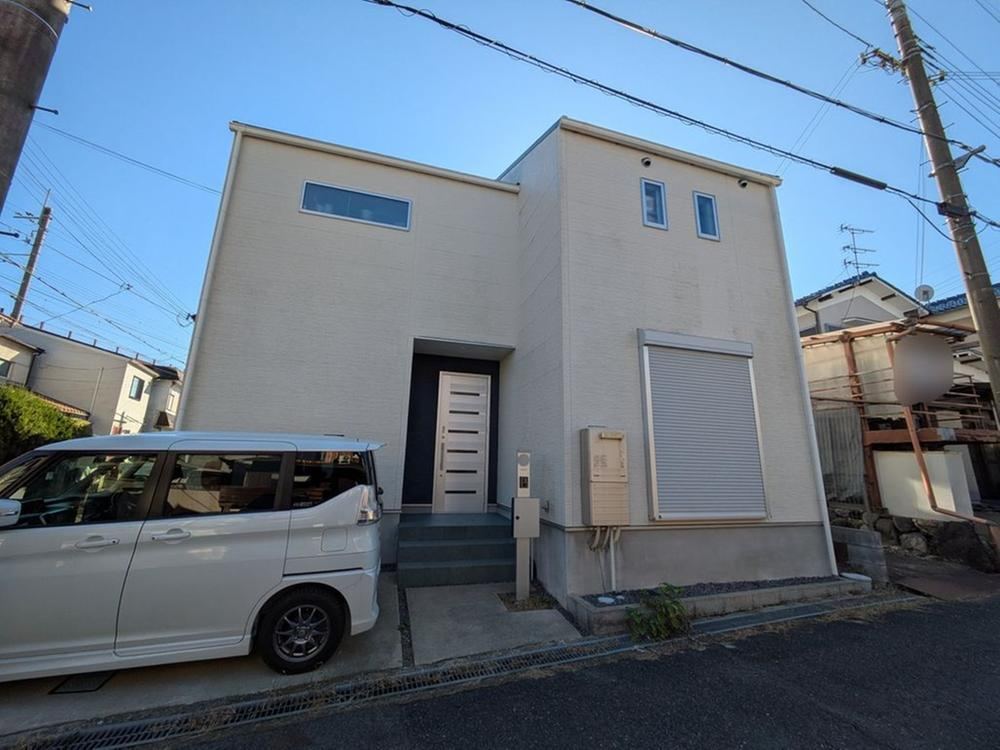 Corner Lot 3LDK with South-Facing Balcony in Otsu - Photo 1