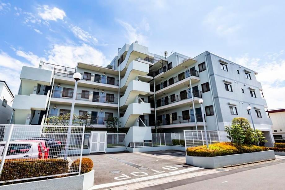 Spacious 2LDK+S Apartment in Ageo - Photo 1