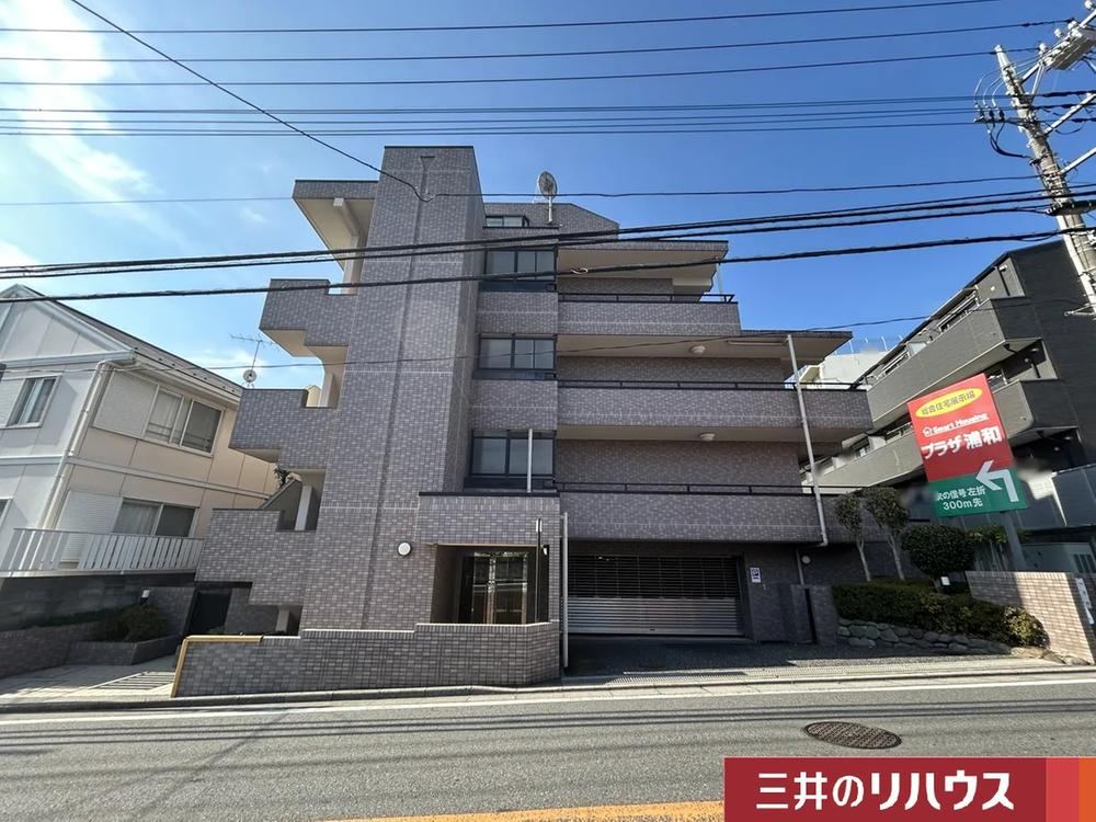 Spacious 3LDK Apartment with Modern Amenities in Negishi - Photo 1