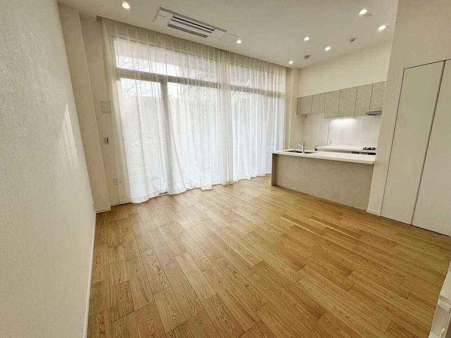 Modern 1LDK+2S Apartment with Parking in Nakano - Photo 1