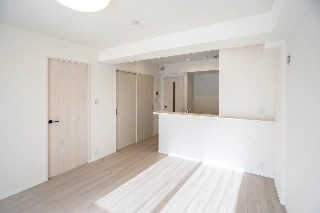 Renovated 4LDK Apartment with Ample Resources - Photo 1