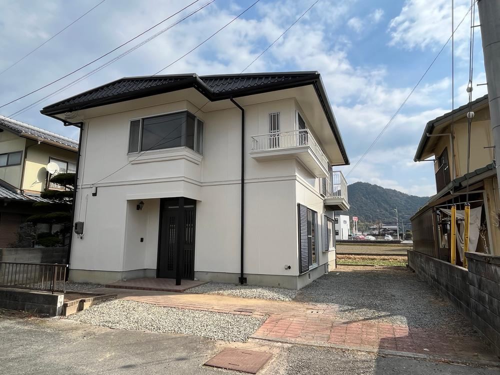 5LDK Home with Renovations in Hirai - Photo 1