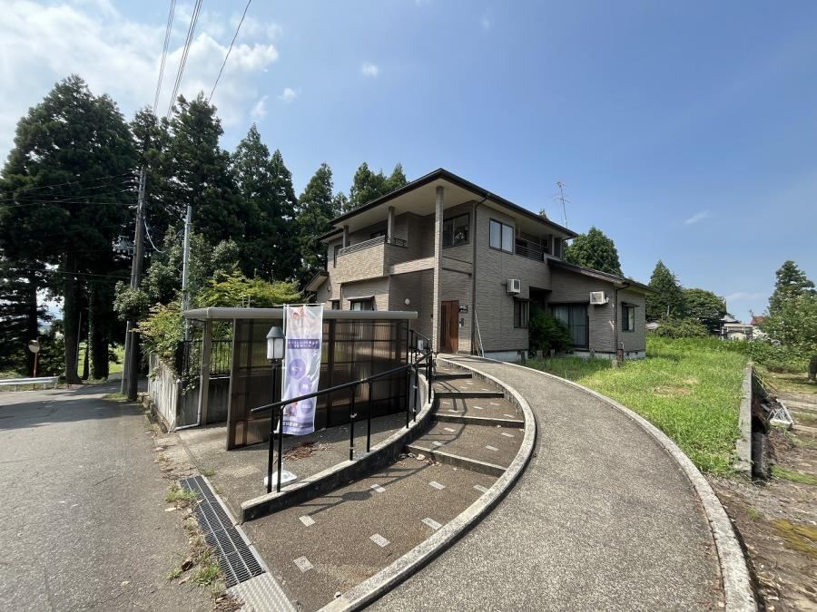 Spacious House with 2-Car Garage in Nagaoka - Photo 1