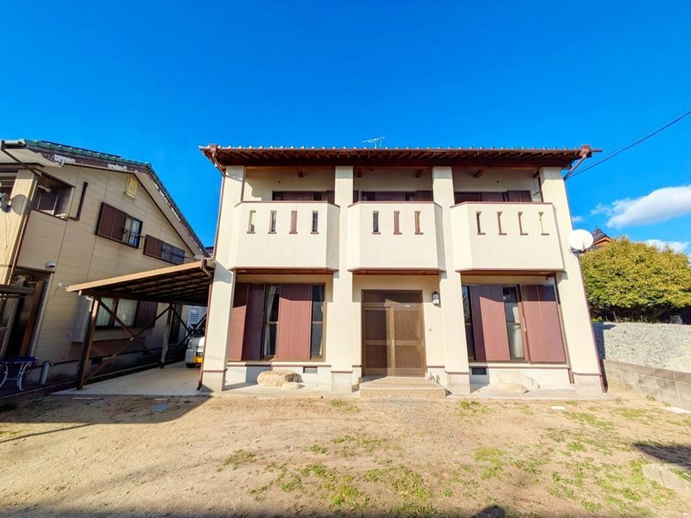Spacious 4LDK Detached House with Garden in Kurume - Photo 1
