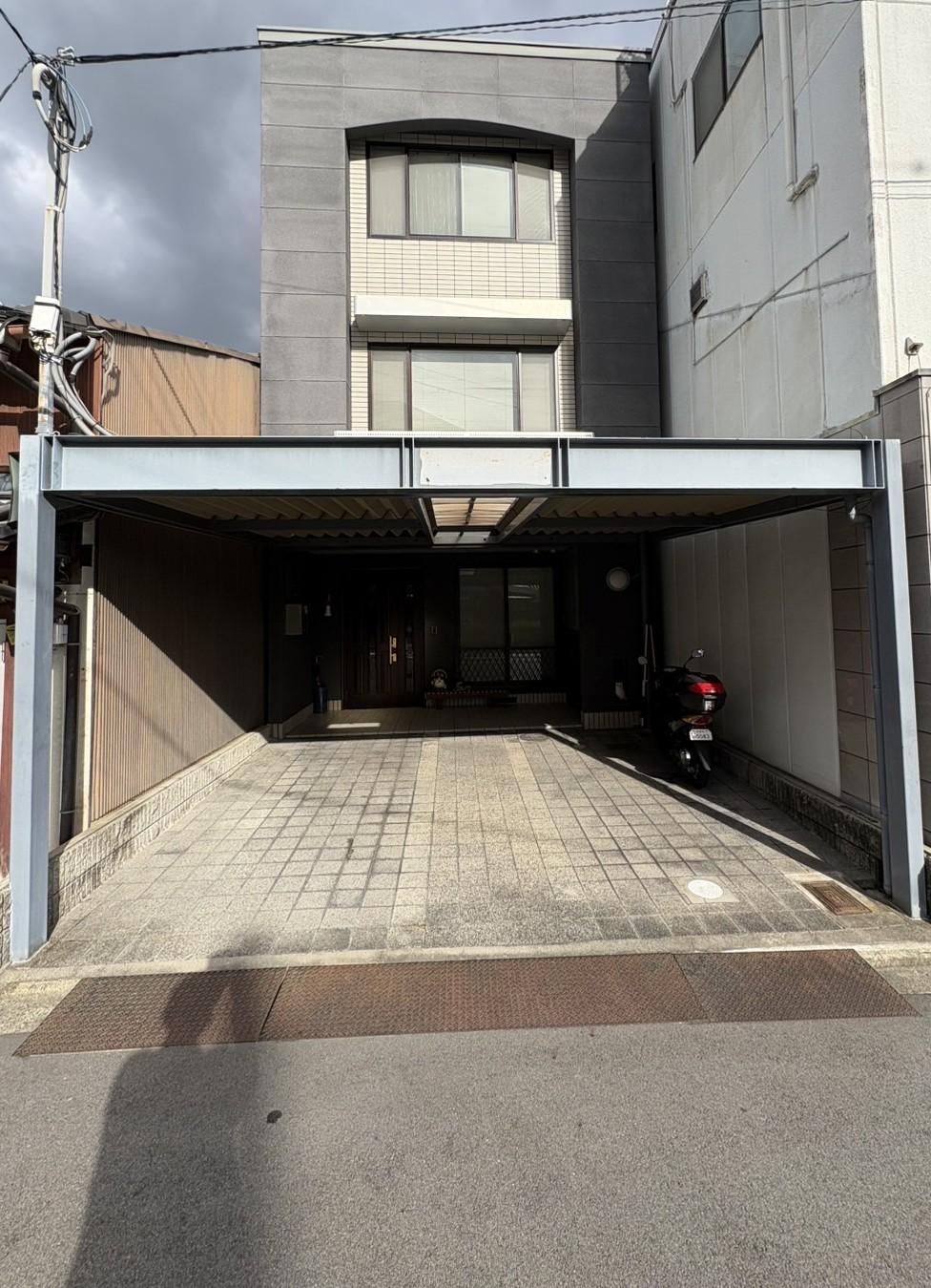 Expansive 6LDK Home with Ample Storage in Kyoto - Photo 1