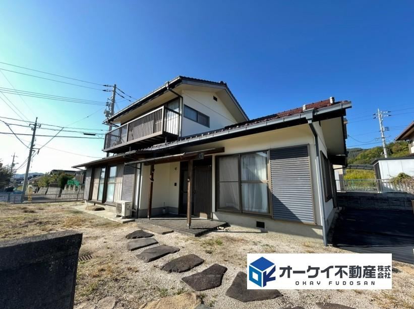 Beautifully Renovated 5LDK Home with Large Lot - Photo 1