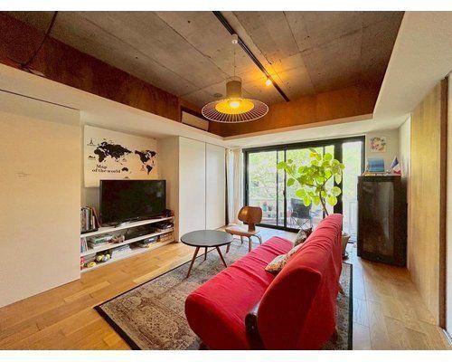 Spacious 3LDK Low-Rise Residence Near the Sea in Zushi - Photo 1