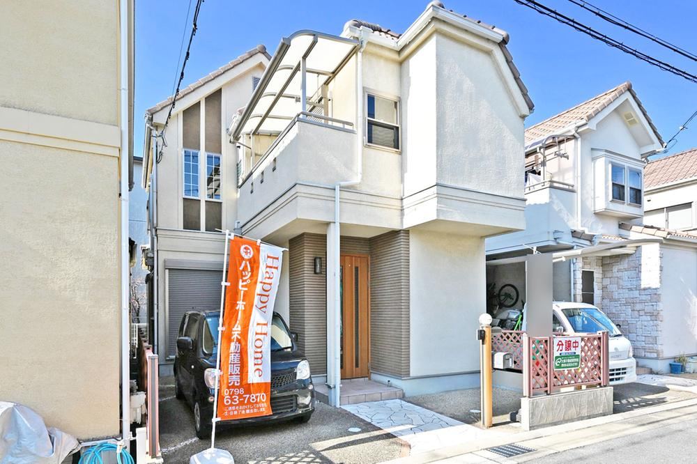 Recently Renovated 4LDK House in Higashino, Itami - Photo 1