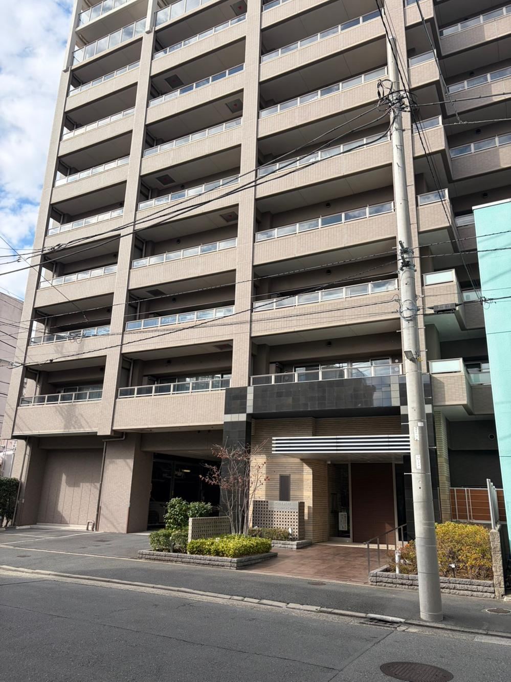 Renovated 3LDK Corner Unit Near Yokosuka-Chuo Station - Photo 1