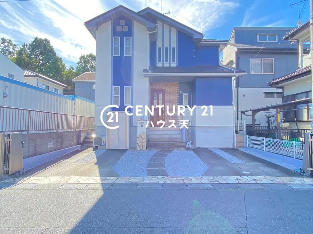 Open and Airy 4LDK House with Parking for Three - Photo 1