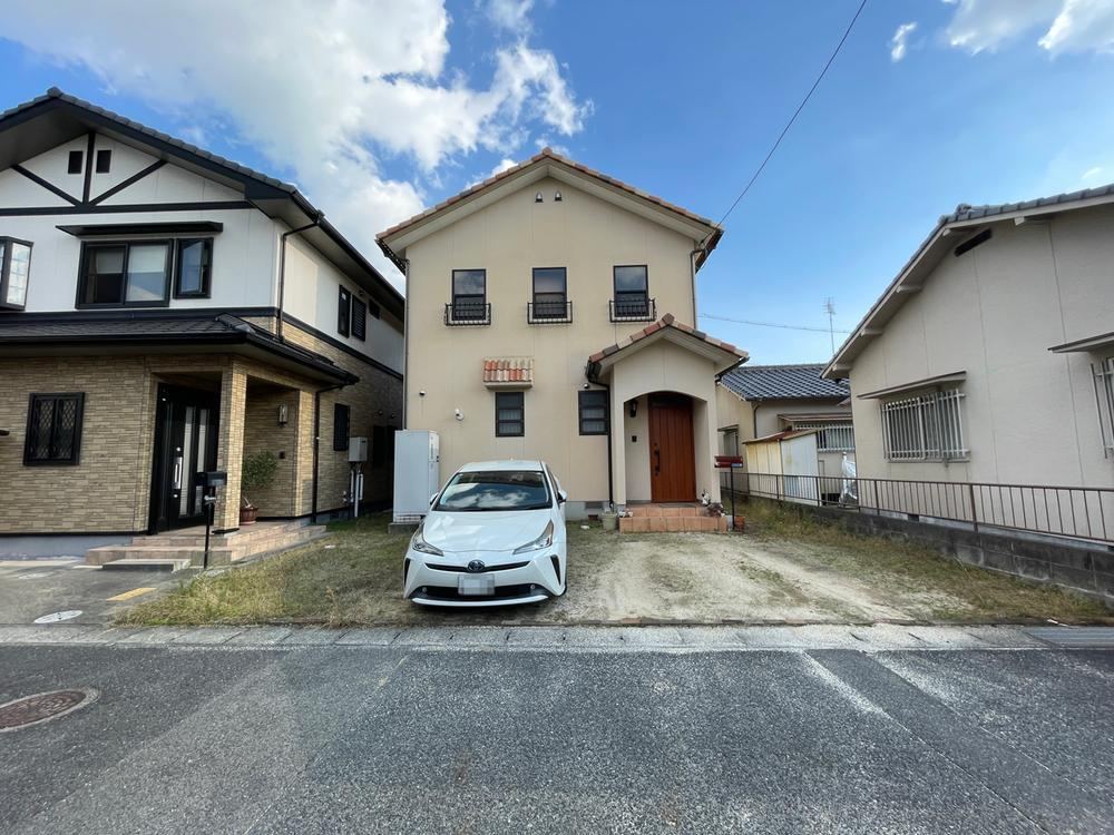 Charming 3LDK Home with Parking in Okayama - Photo 1