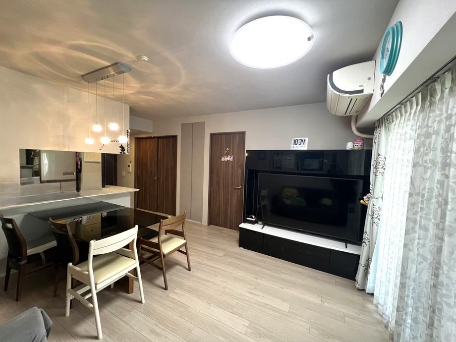 Spacious 3LDK Apartment with Corner Views - Photo 1