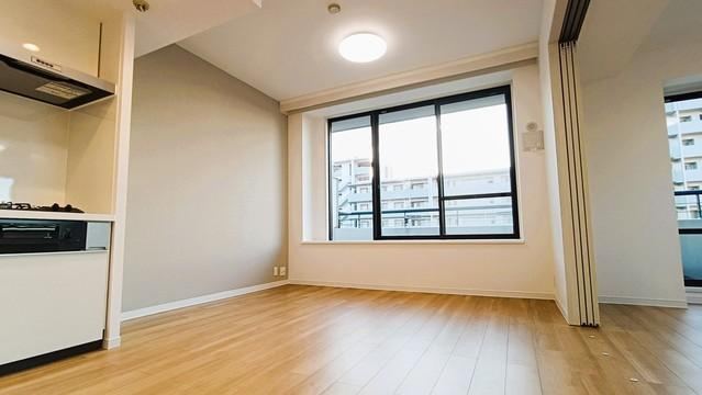 Bright 2LDK Apartment Near Kitakonosu Station - Photo 1