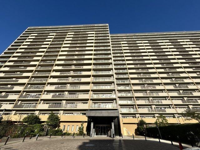 Conveniently Located Apartment with Shared Facilities - Photo 1