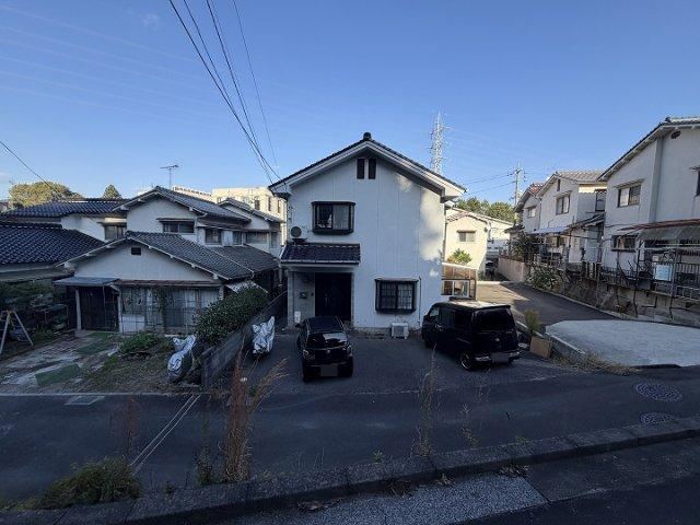 6LDK house in Higashi Ward, Hiroshima - Photo 1