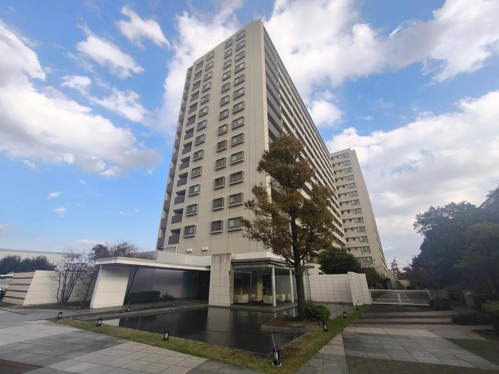 Corner 3LDK Apartment with Pet-Friendly Policy in Makuhari - Photo 1