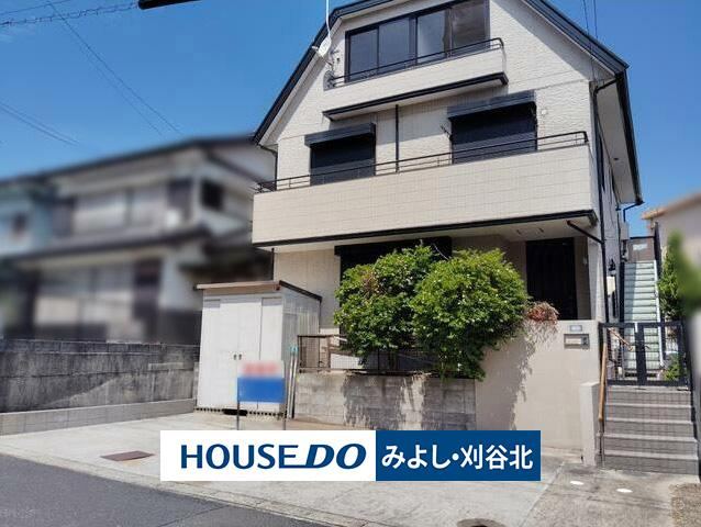 Spacious 8LDK House with Parking for 3 Cars in Higashi-Togo - Photo 1