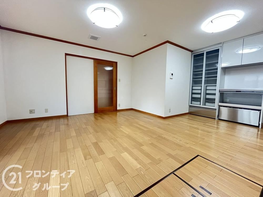 Spacious 4LDK House with Large Renovation in Hishiya - Photo 1