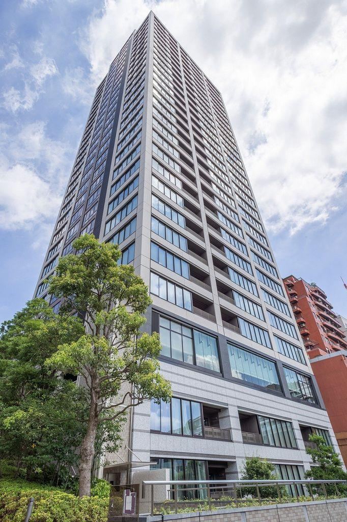 2LDK apartment in Minato Ward, Tokyo - Photo 1