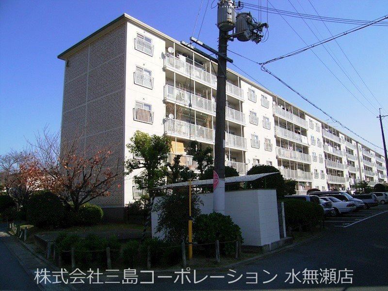 3LDK apartment in Shimamoto, Mishima District, Osaka - Photo 1