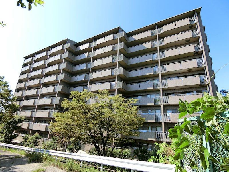 4LDK apartment in Toyonaka, Osaka - Photo 1