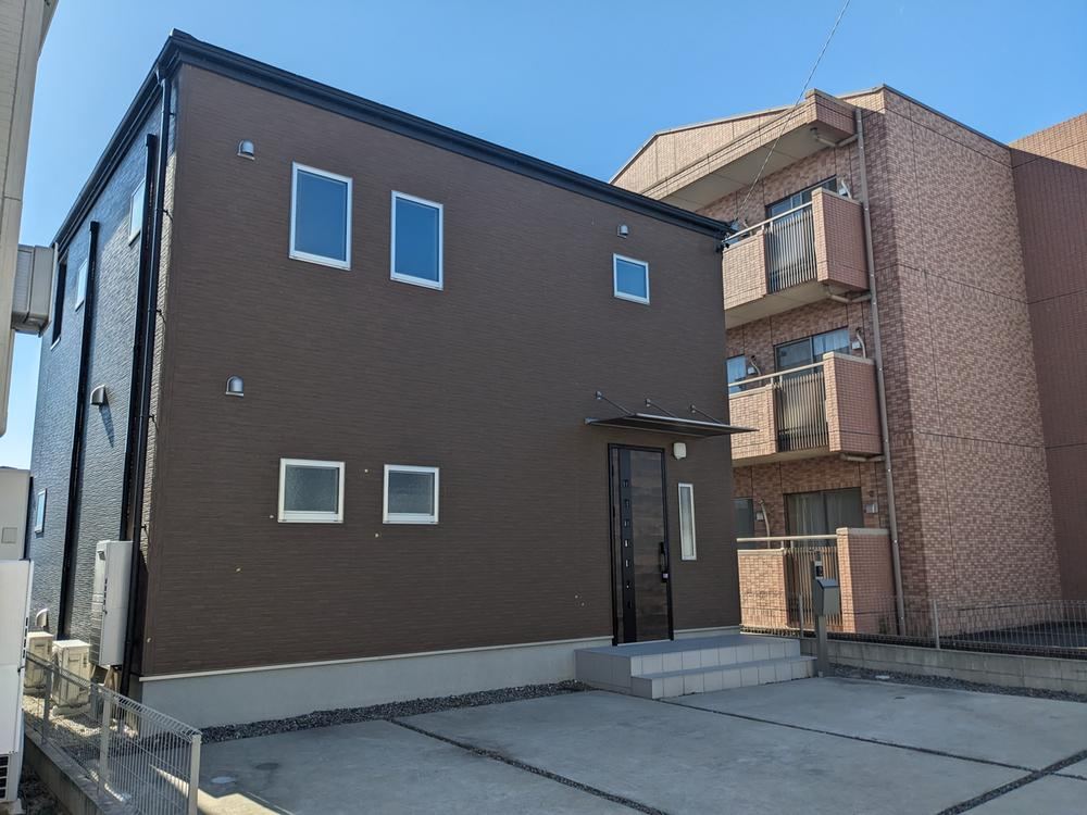 New 4LDK House Near Shinkawacho Station - Photo 1