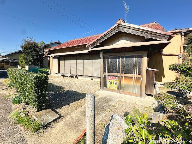 Charming South-Facing Bungalow with Large Lot - Photo 1