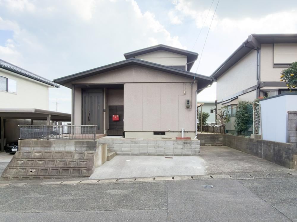 Bright 4LDK Home with Great Flow in Shimonoseki - Photo 1