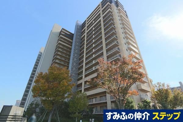 Spacious 3LDK Apartment with Ample Amenities - Photo 1