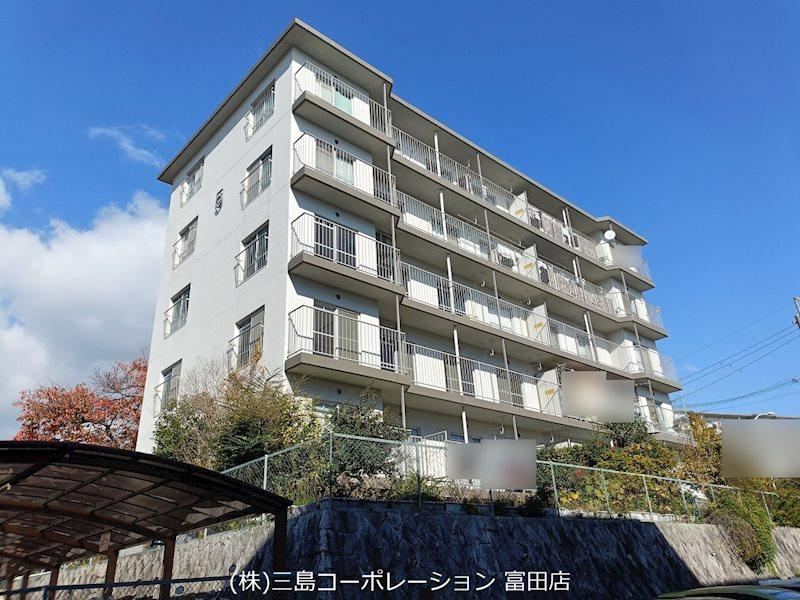 4LDK apartment in Takatsuki, Osaka - Photo 1