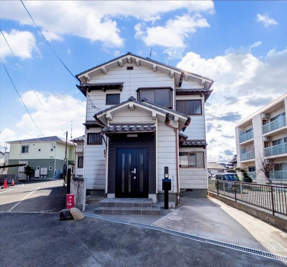 Renovated 3LDK House in a Quiet Residential Area - Photo 1