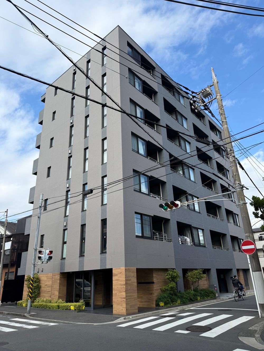 Bright 2LDK Apartment Near Makita Station - Photo 1