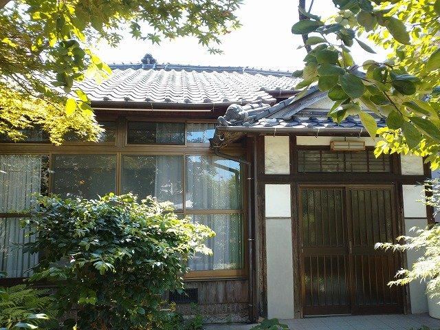 Well-Maintained 3DK House with Parking - Photo 1