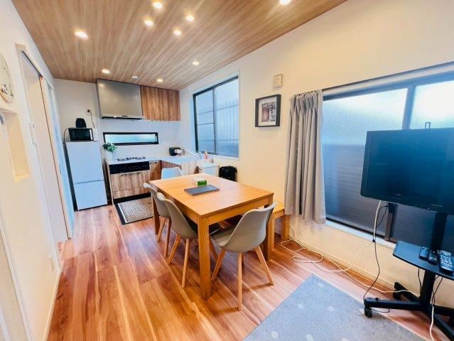 Renovated 2DK Detached House in Zoshigaya - Photo 1