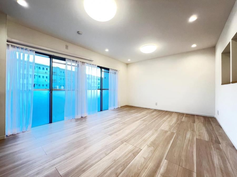 Stylish 2LDK Apartment in Beautiful Hill - Photo 1