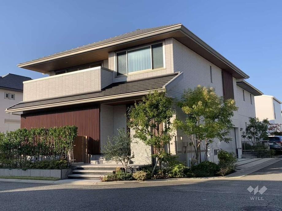 Custom-Built 3LDK Home with Garage - Photo 1