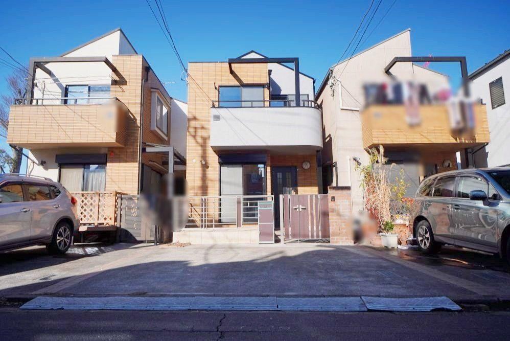 Quiet Residential House with Parking - Photo 1