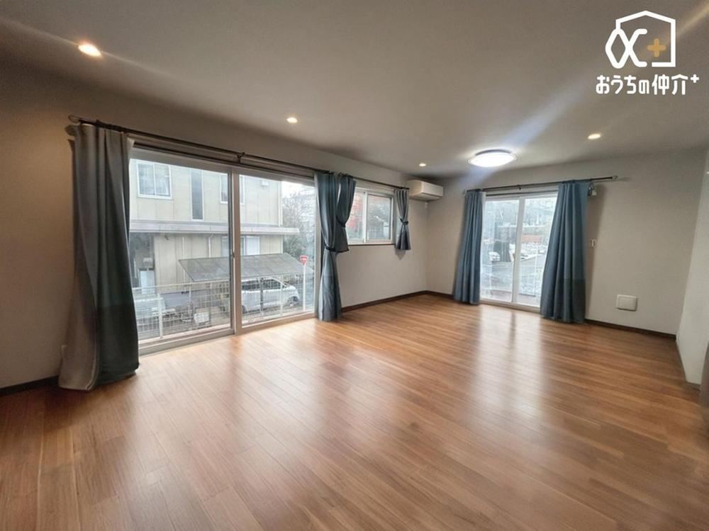 Sunny 4LDK House in Lakeside Neighborhood - Photo 1