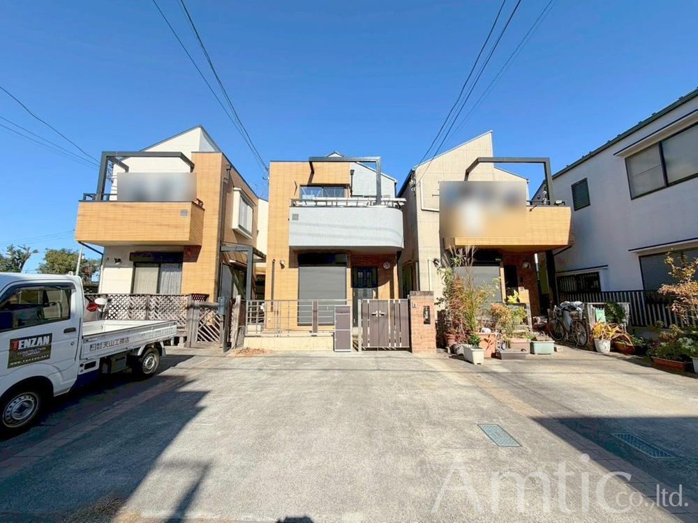 Fully Renovated House with Spacious Parking - Photo 1