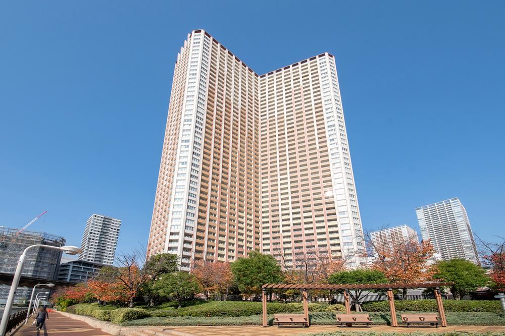 2LDK+S apartment in Minato Ward, Tokyo - Photo 1