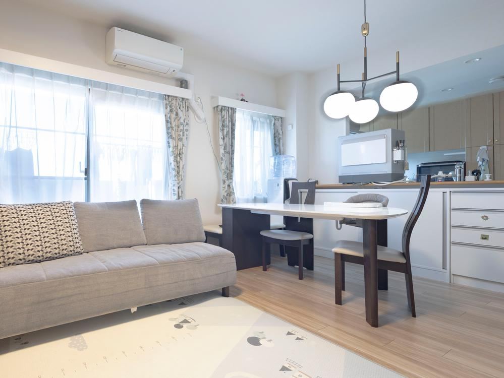 Bright 3LDK Apartment with Great Views - Photo 1